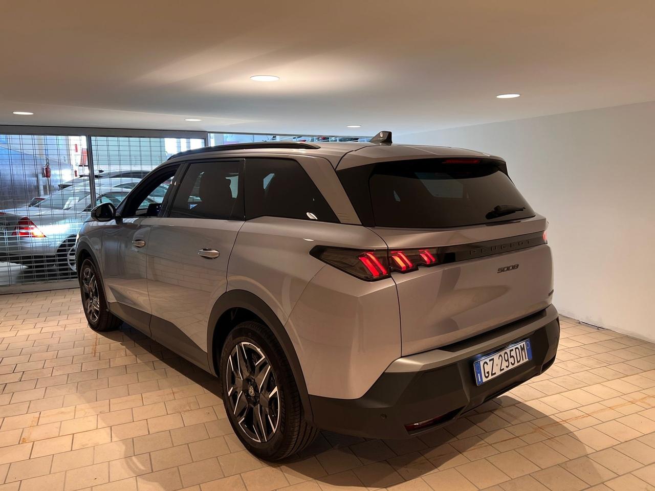 Peugeot 5008 Hybrid 145 e-DCS6 Allure