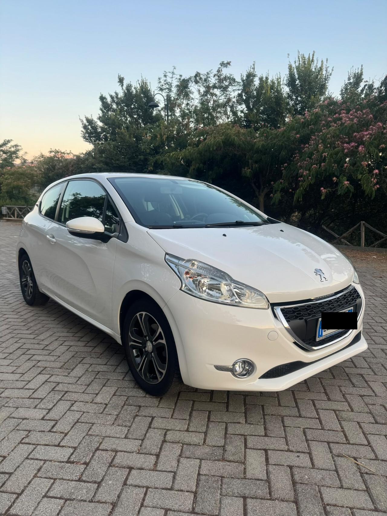 Peugeot 208 1.4 HDi 68Cv 3Porte *ALLURE* 2014