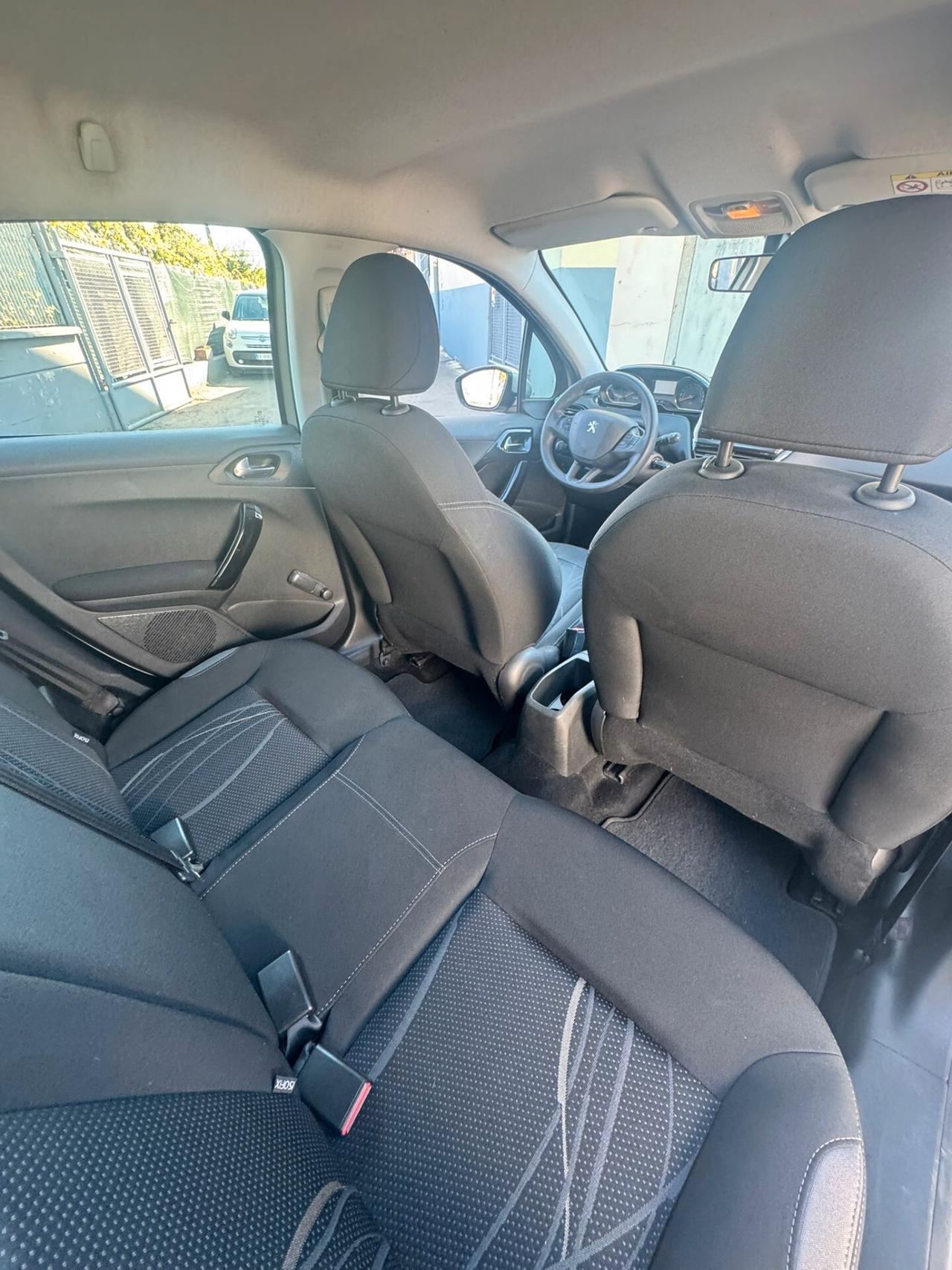 Peugeot 208 1.4 HDi 68 CV 5 porte Allure