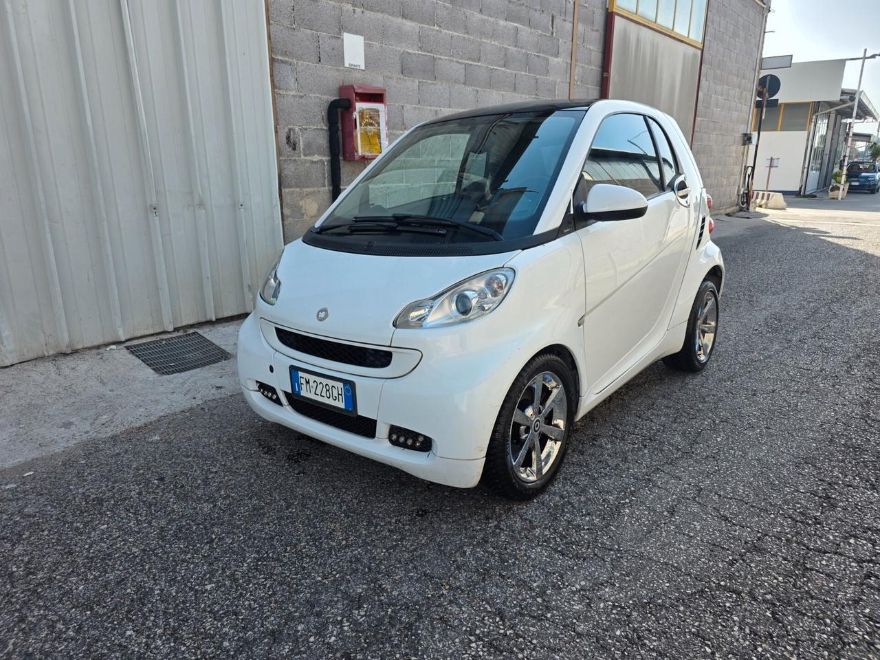 Smart ForTwo 1000 52 kW MHD coupé pure