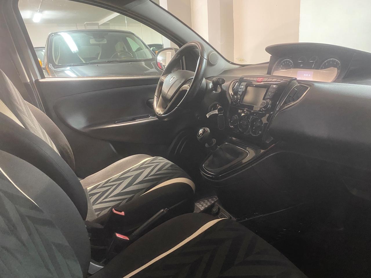 Lancia Ypsilon 1.2 69 CV 5 porte Silver