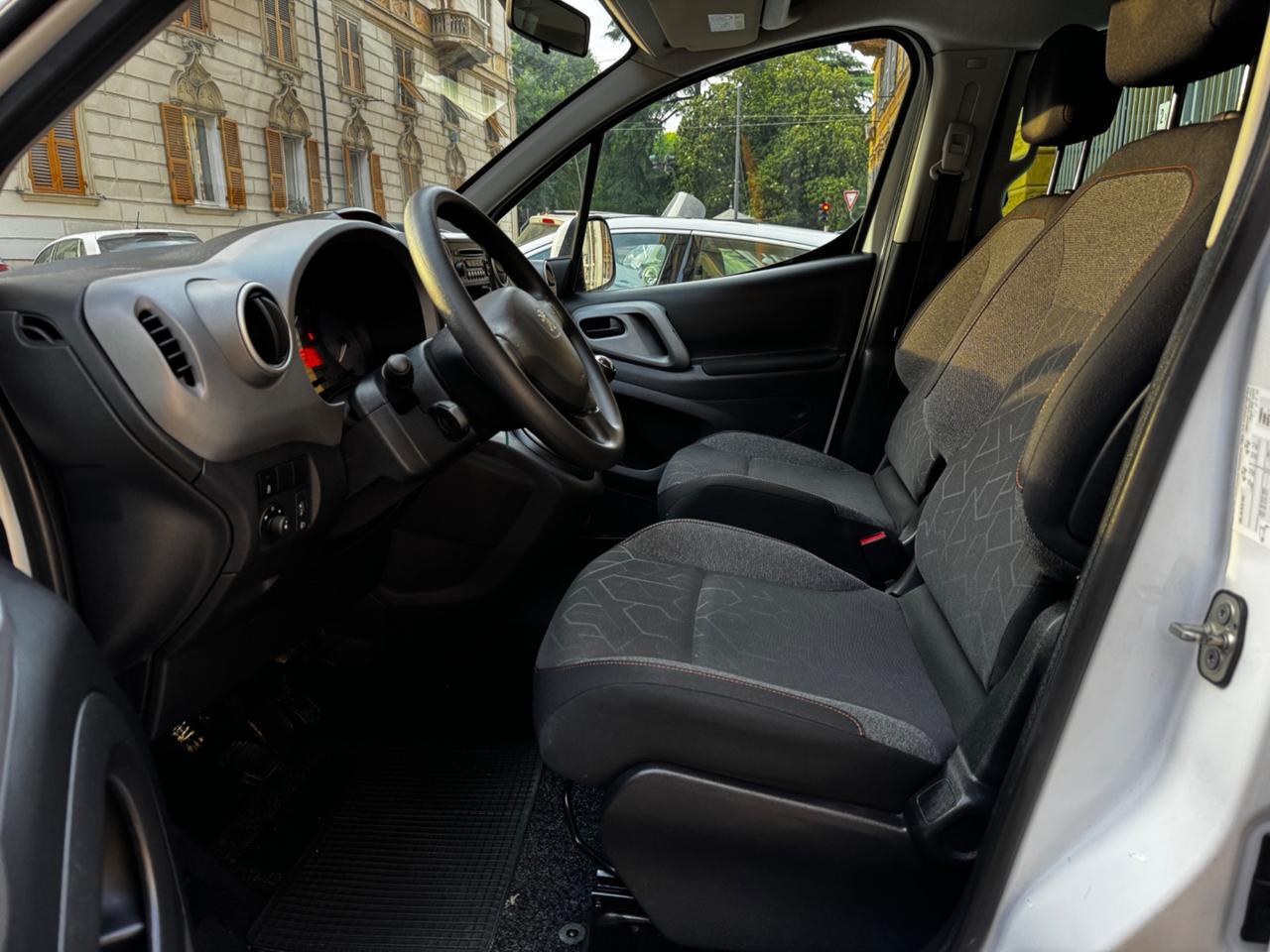 Peugeot Partner Tepee BlueHDi 100 4x4 Active Traction Control