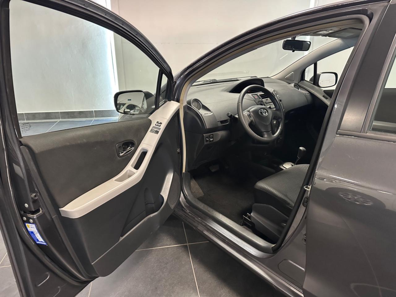 TOYOTA YARIS 1.3 AUTOMATICA NEOPATENTATI GARANZIA