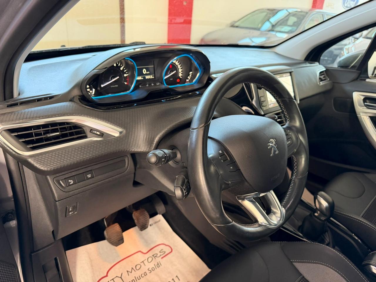 Peugeot 2008 1.2 Pure Tech 82 Allure km 14870