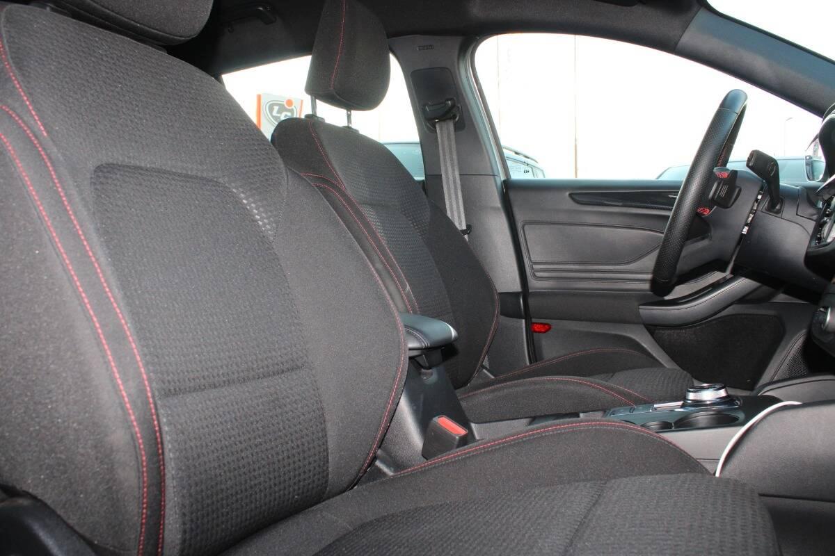Ford Focus Wagon 1.5 ecoblue ST-Line 115cv AUTO con Navi e CarPlay