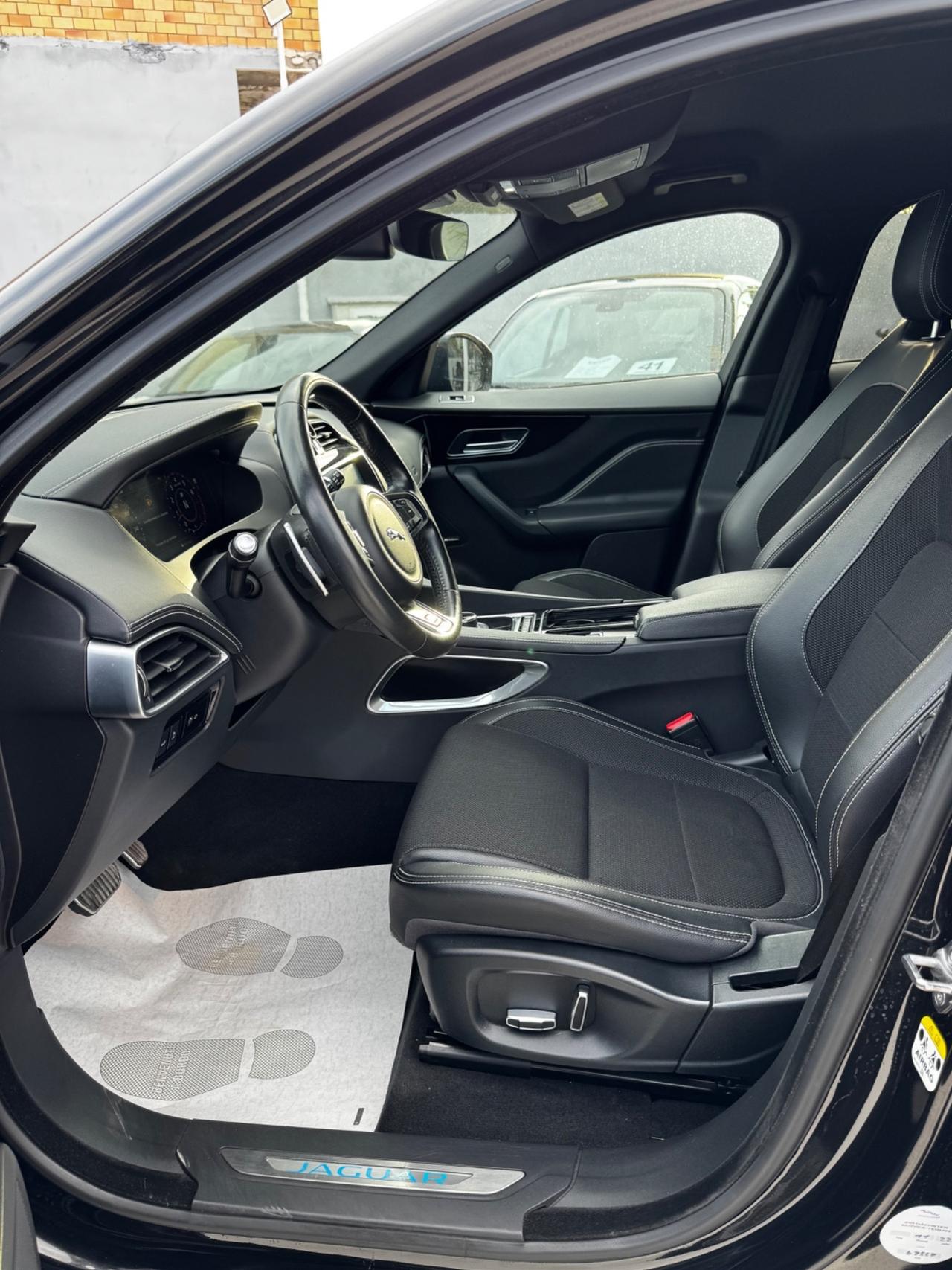 Jaguar F-Pace 2.0 300 CV AWD aut. R-Sport