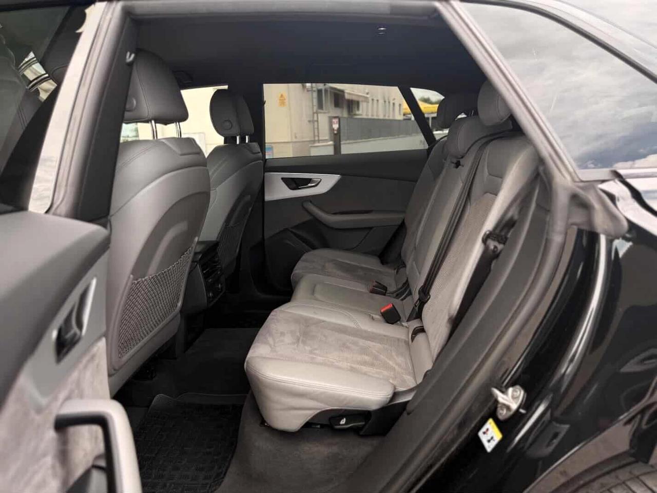Audi Q8 50 TDI IDENTITY BLACK/23" RSQ8/PELLE/S-LINE