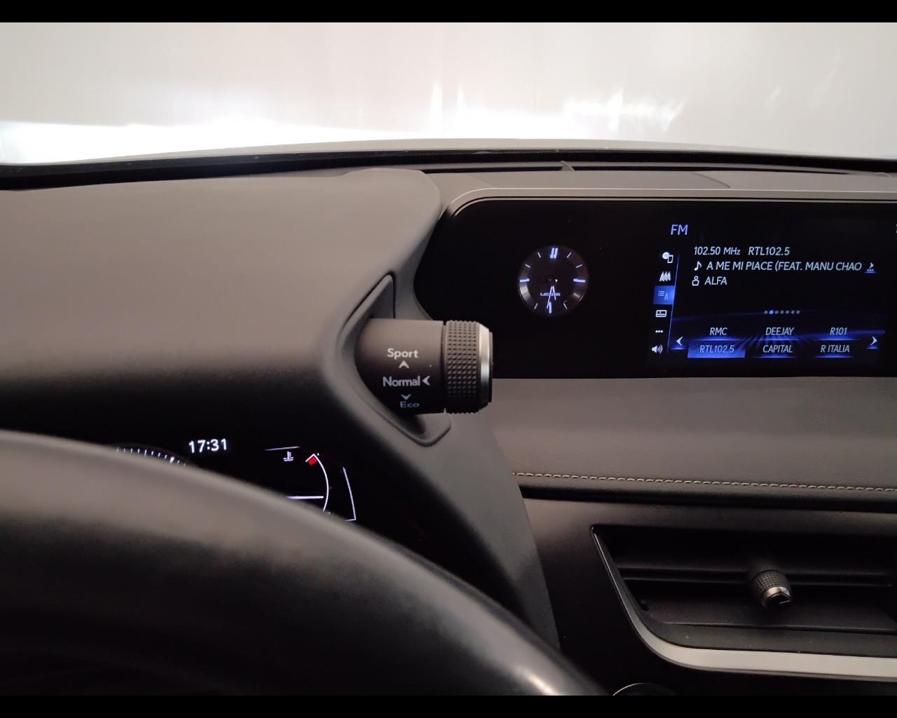 LEXUS UX 2019 - UX 250h 2.0 Executive 2wd cvt