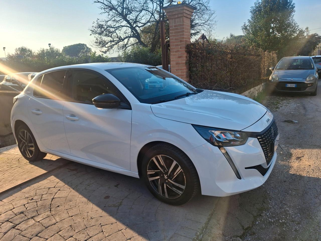 Peugeot 208 PureTech 100 cc 1.2 benz. 5 porte Active Pack automatica neopatentati