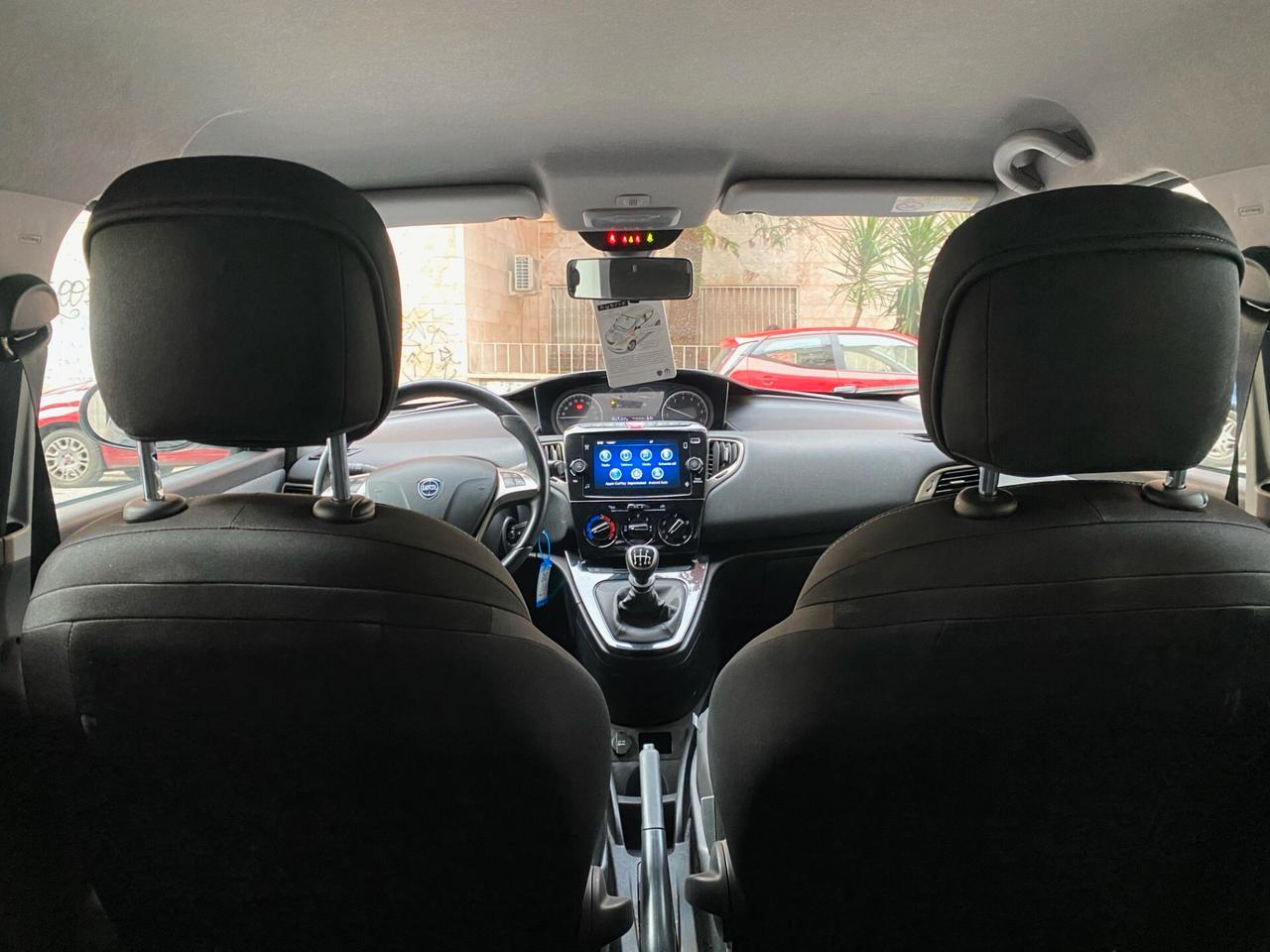Lancia Ypsilon 1.0 FireFly 5 porte S&S Hybryd Gold