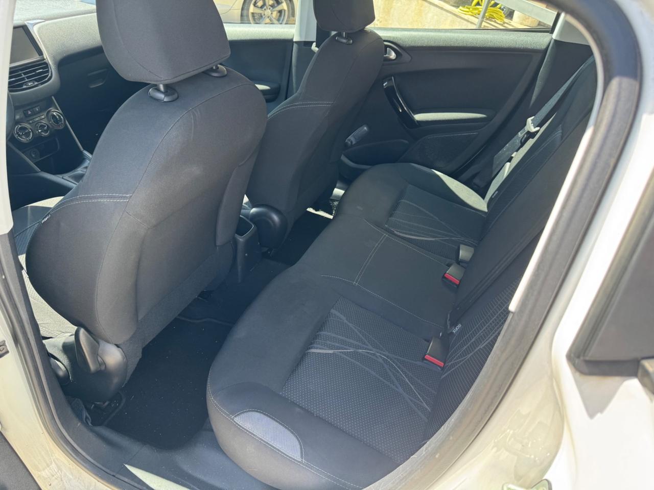 Peugeot 208 1.4 HDi 5 PORTE - PERFETTA - 2014