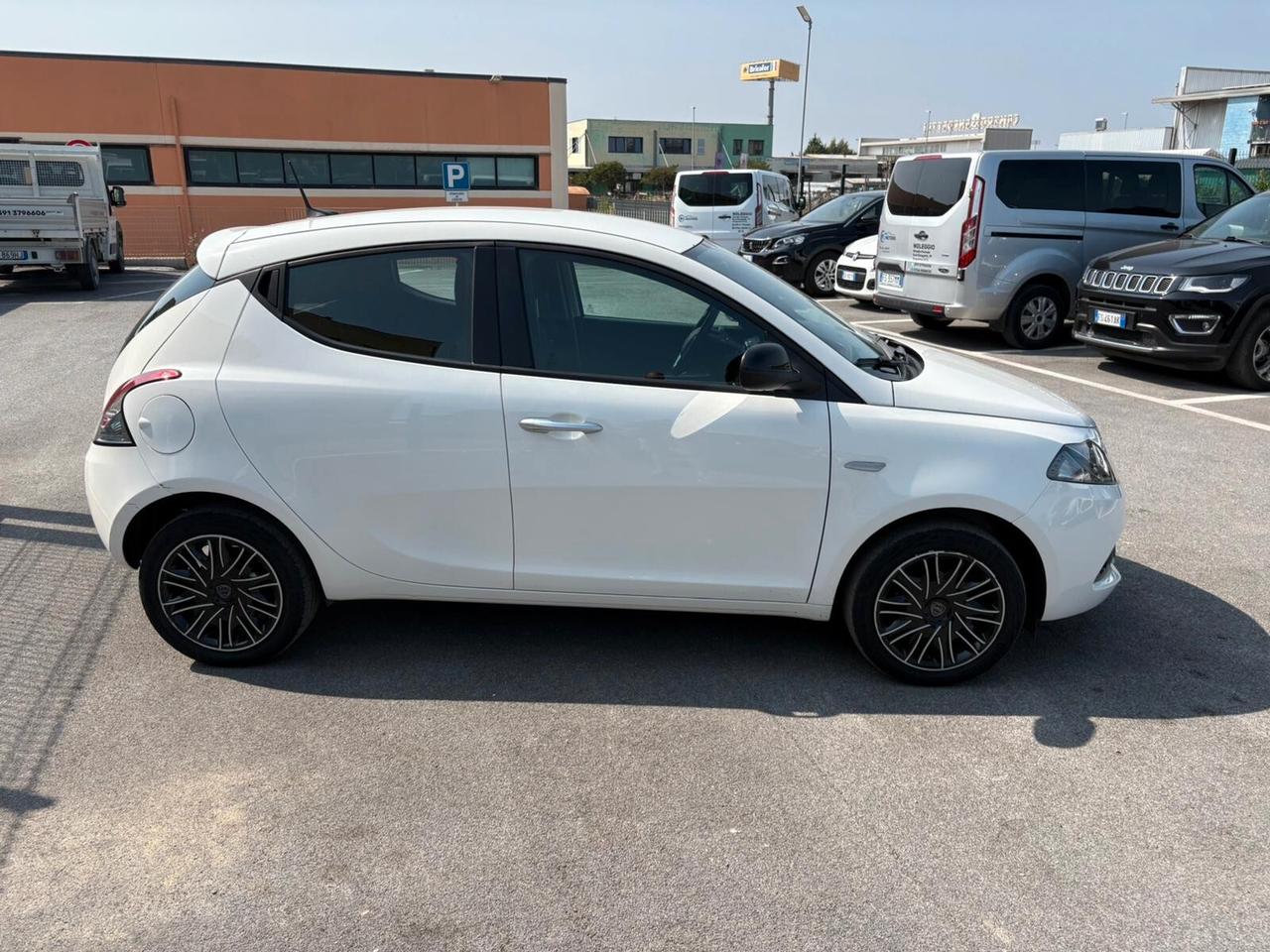 Lancia Ypsilon 1.0 hybrid 69cv - 2021
