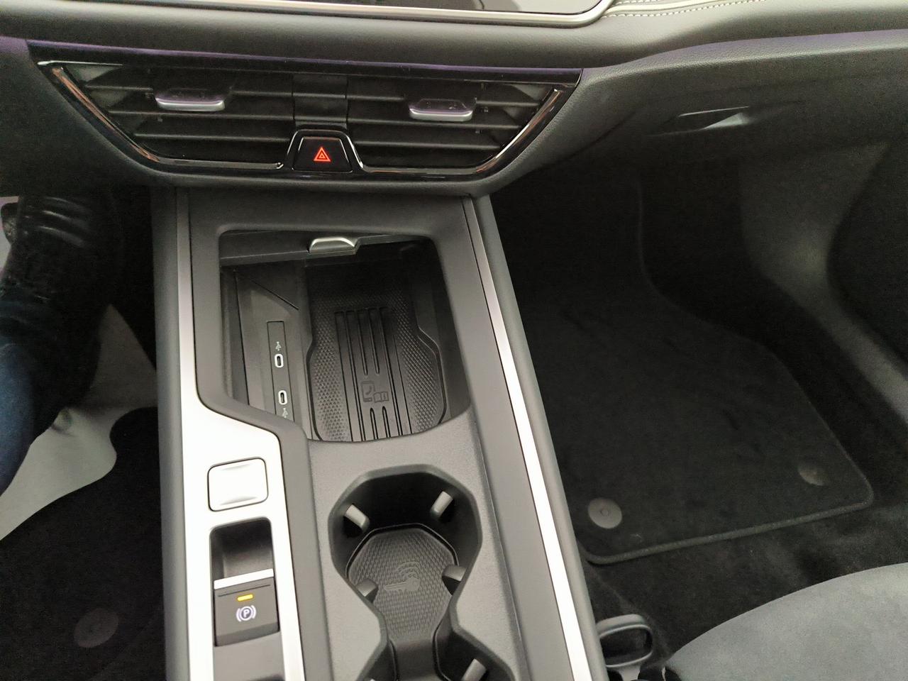 Volkswagen Passat 1.5 tsi ehybrid business 204cv dsg