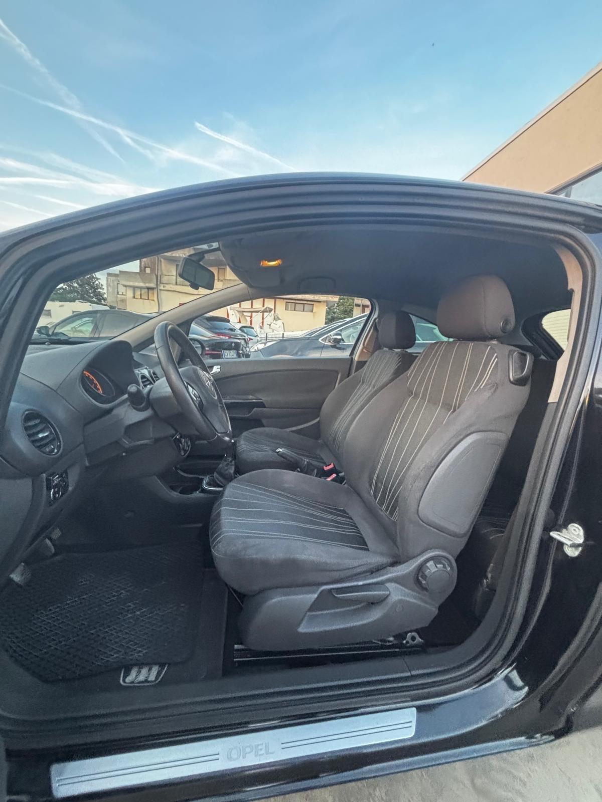 Opel Corsa 1.2 80CV 3 porte GPL-TECH Club