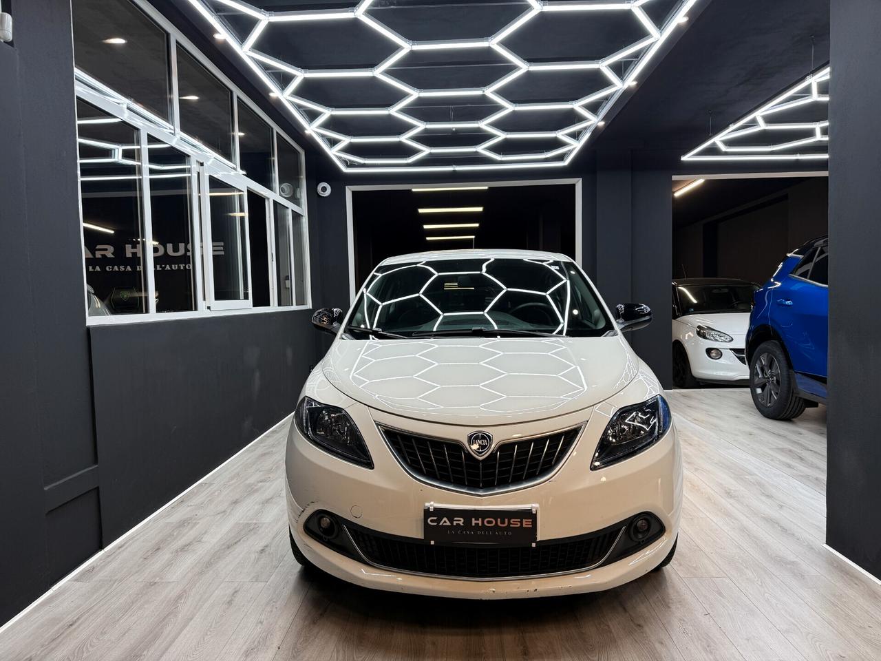 Lancia Ypsilon 1.0 FireFly 70CV Hybrid Gold