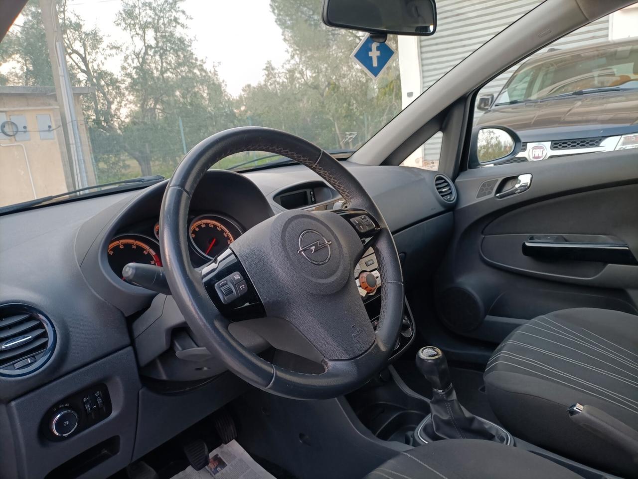 Opel Corsa 1.2 5 porte Club