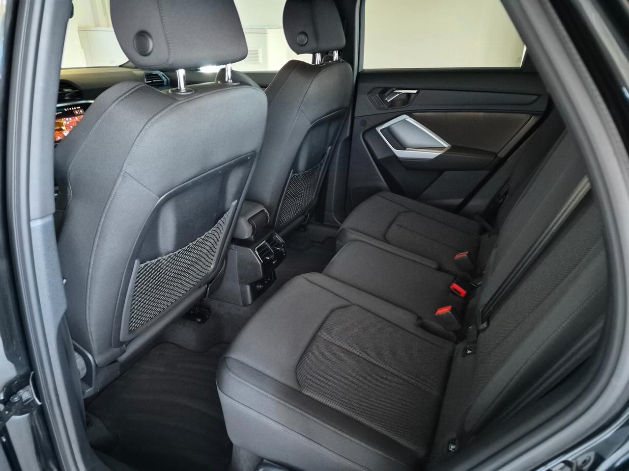 Audi Q3 SPB 35 1.5 TFSI S LINE EDITION S-TRONIC LED NAVI BLACK PACK APPLE CAR PLAY/ANDROID AUTO RETROCAM. C 18" ACC SED. RISC.