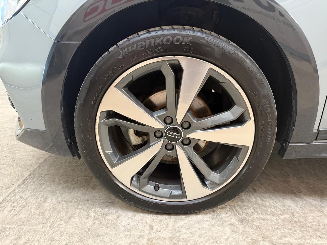 Audi A1 citycarver 30 TFSI Identity Contrast