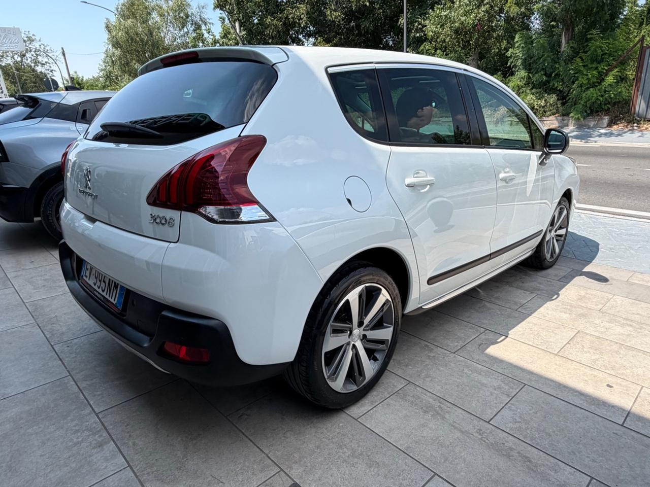Peugeot 3008 1.6 HDi 115CV Allure