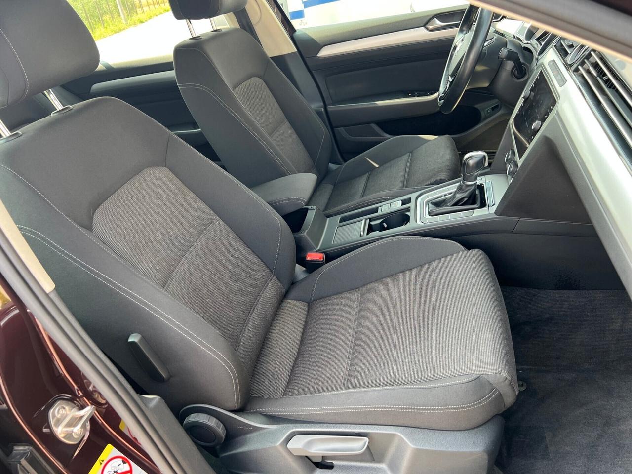 Volkswagen Passat Variant 1.6 TDI SCR DSG Business BMT colore Bordeaux