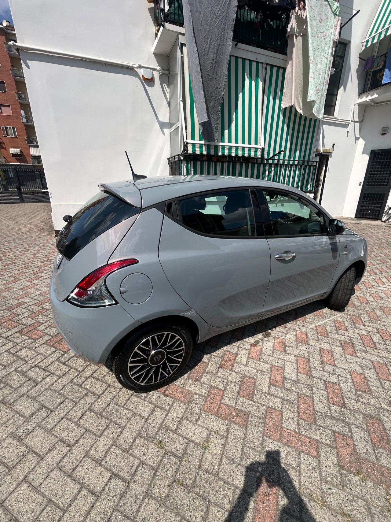 Ypsilon 1.0 FireFly 5 porte S&S Hybrid Alberta Ferretti