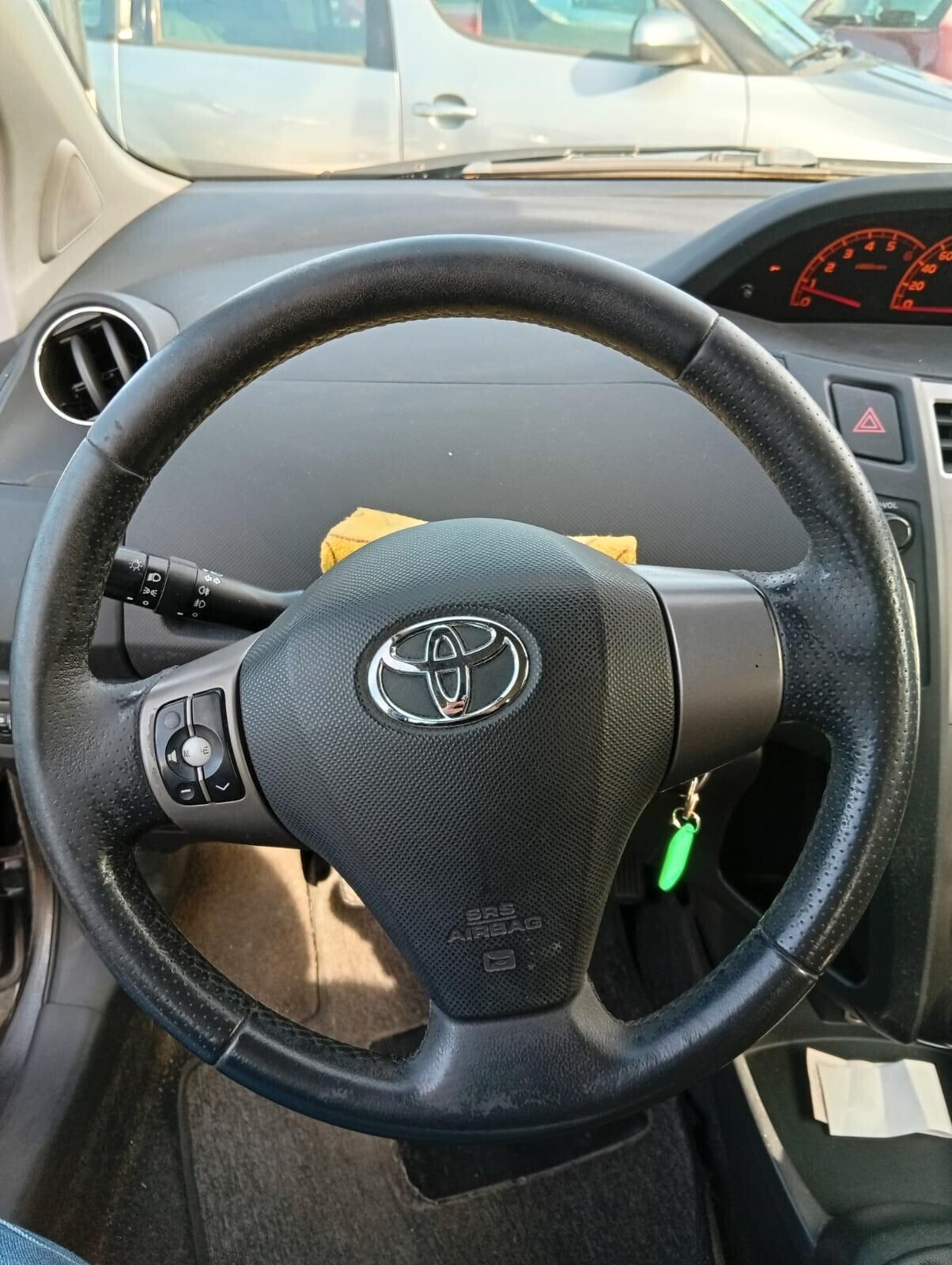 Toyota Yaris 1.4 D-4D DPF 5 porte Sol