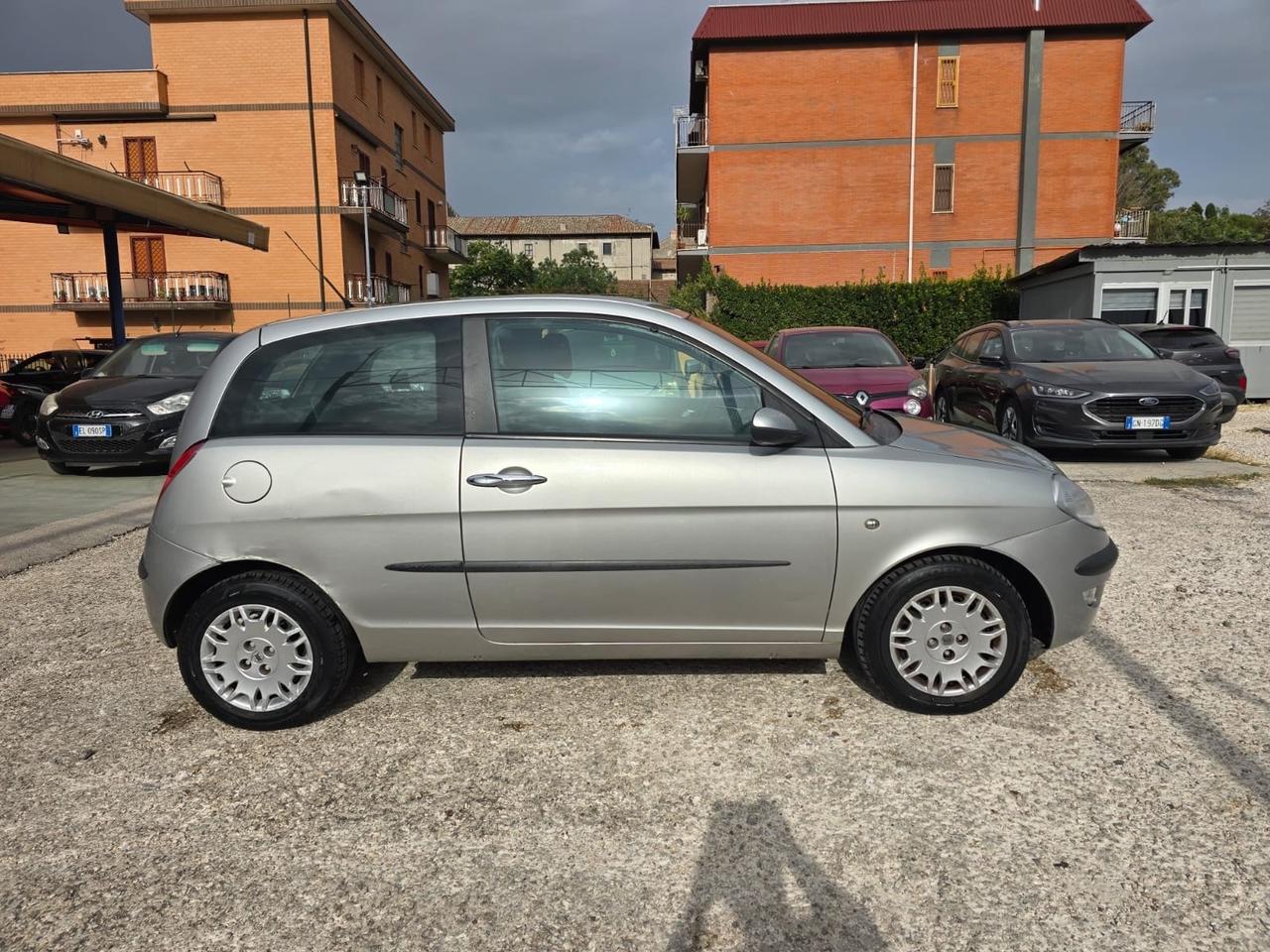 Lancia Ypsilon 1.2 16V Oro