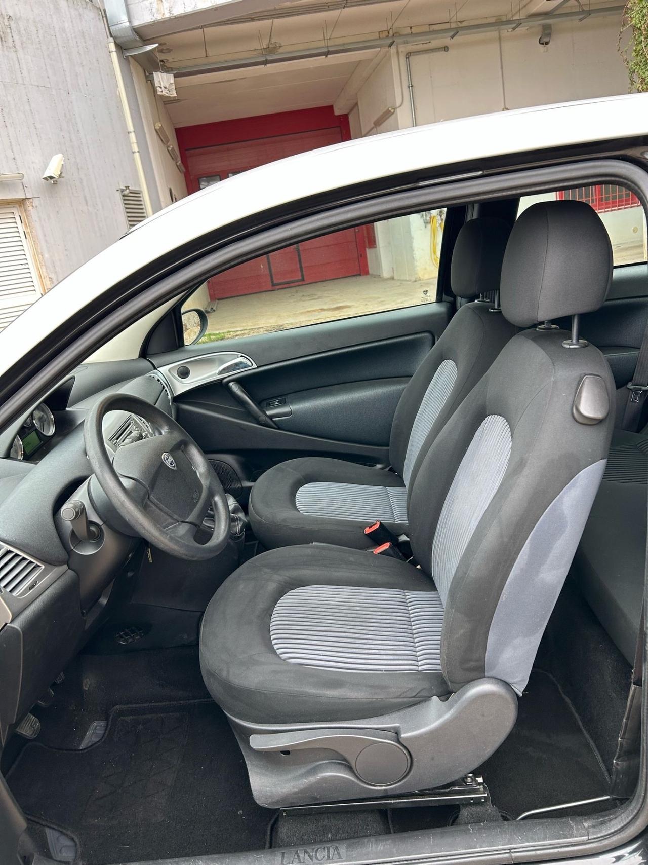 Lancia Ypsilon 1.2 Argento