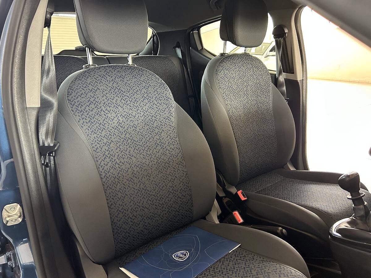 Lancia Ypsilon 1.0 FireFly 5 porte S&S Hybrid Ecochic Silver