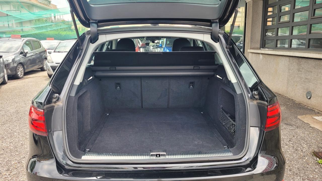 Audi A4 Avant 30 TDI S tronic Business