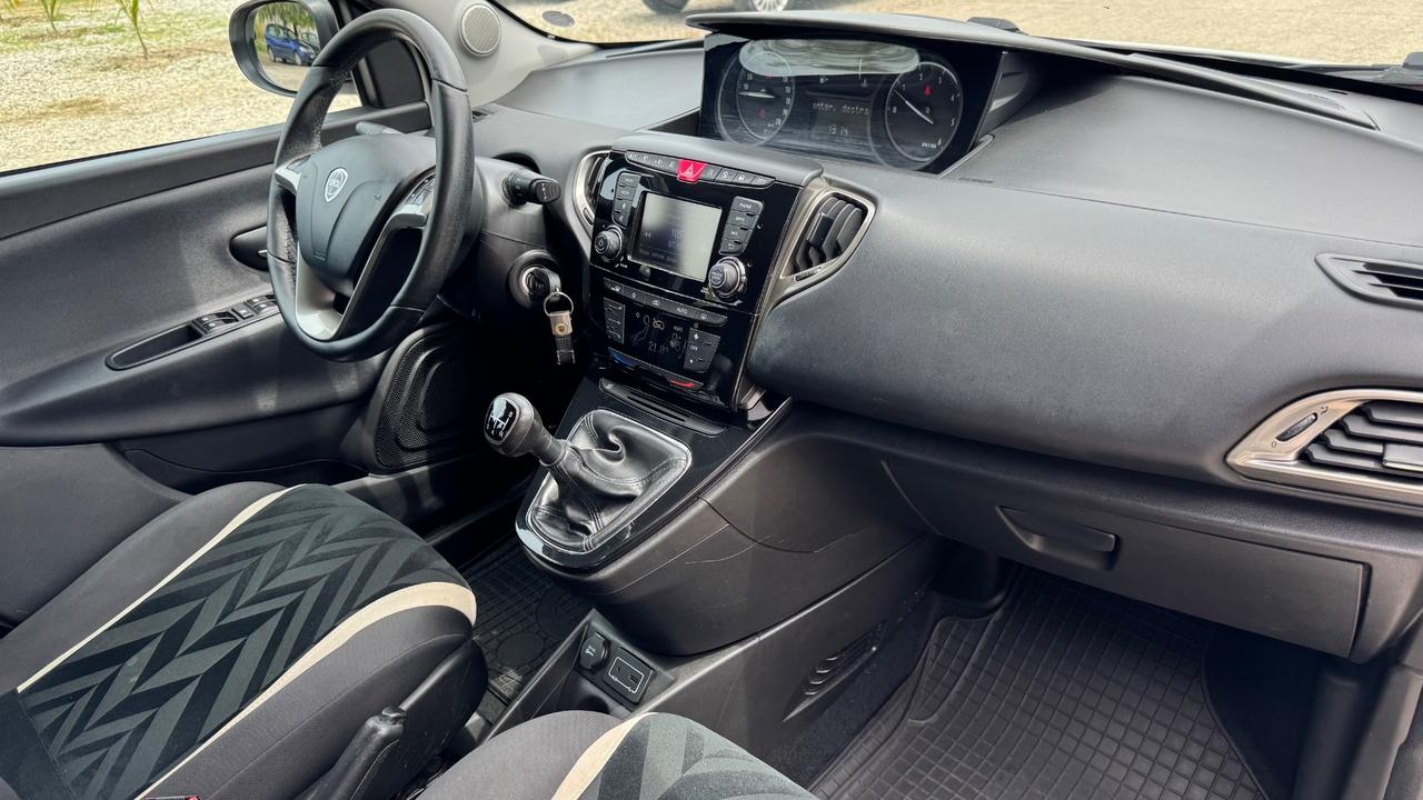 Lancia Ypsilon 1.3 MJT 16V 95 CV 5 porte S&S Gold Perla