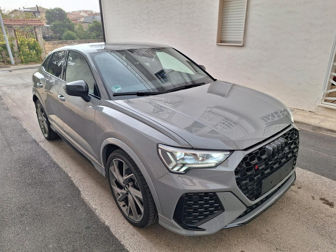 Audi Q3 RS Q3 quattro S tronic