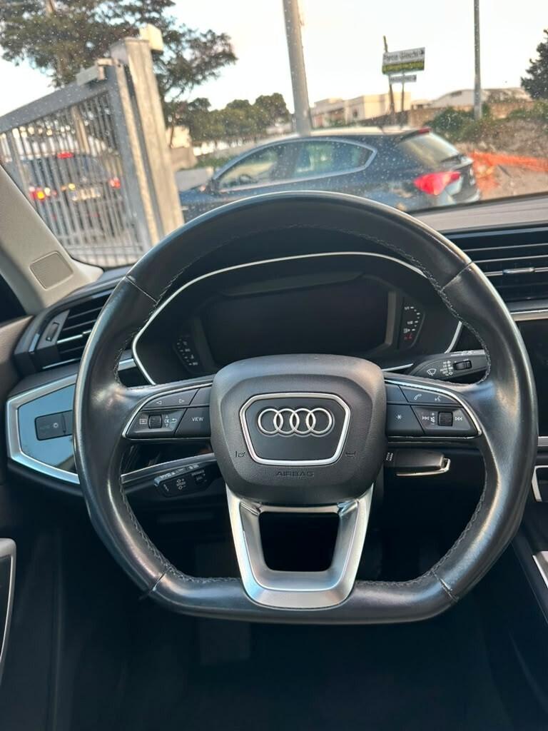 Audi Q3 35 TDI S tronic Business