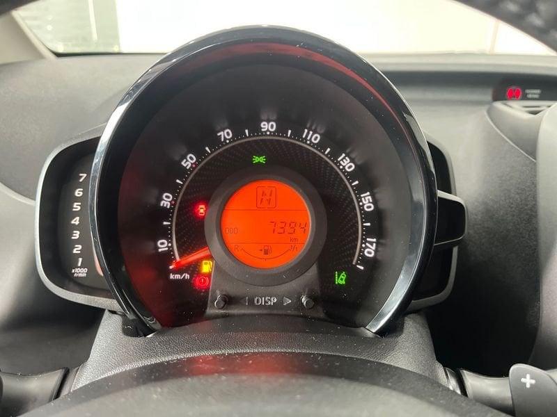 Toyota Aygo Aygo 5p 1.0 x-play m-mt 72cv