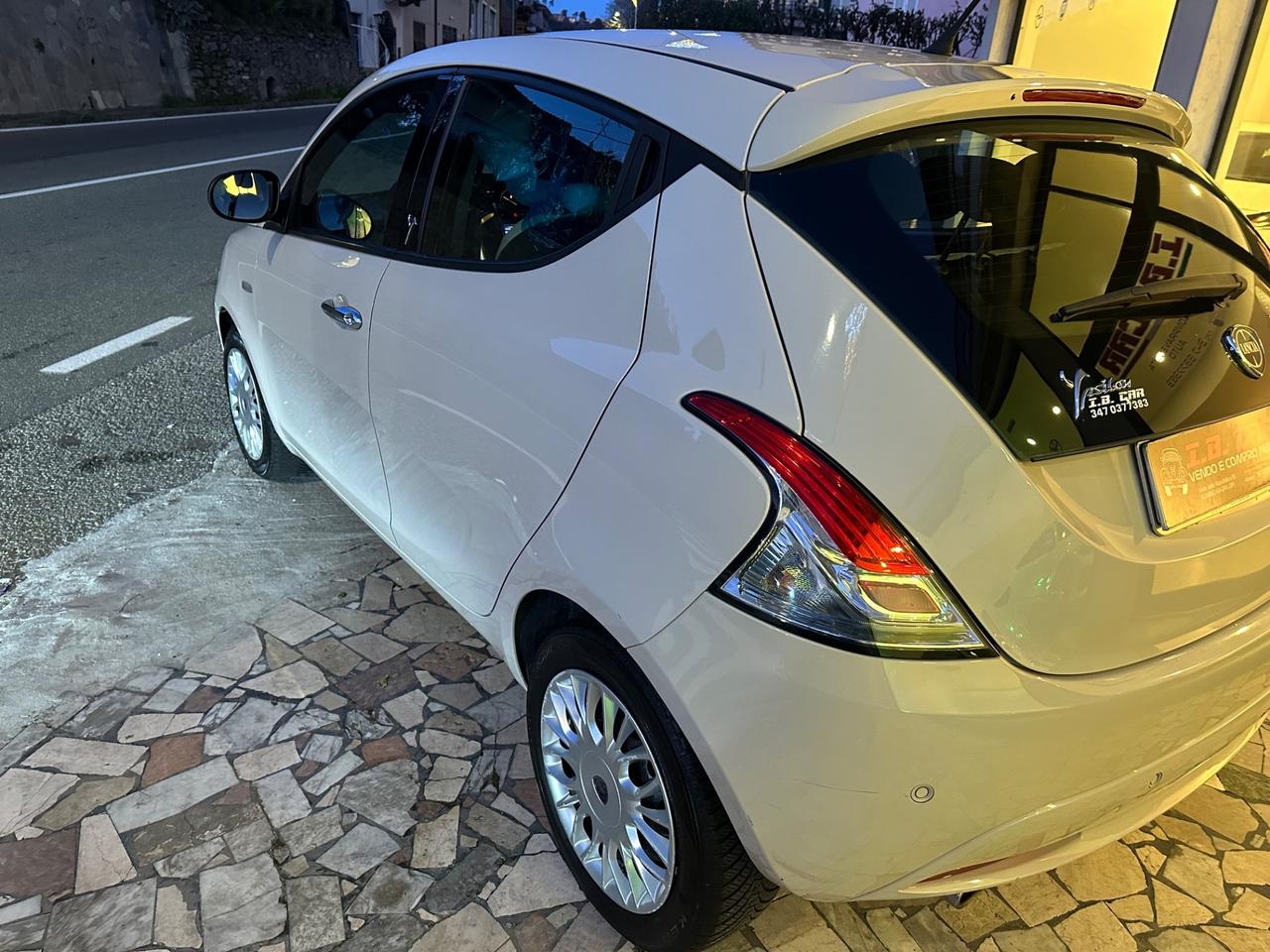 Lancia Ypsilon 1.3 MJT 16V 95 CV 5 porte S&S Silver