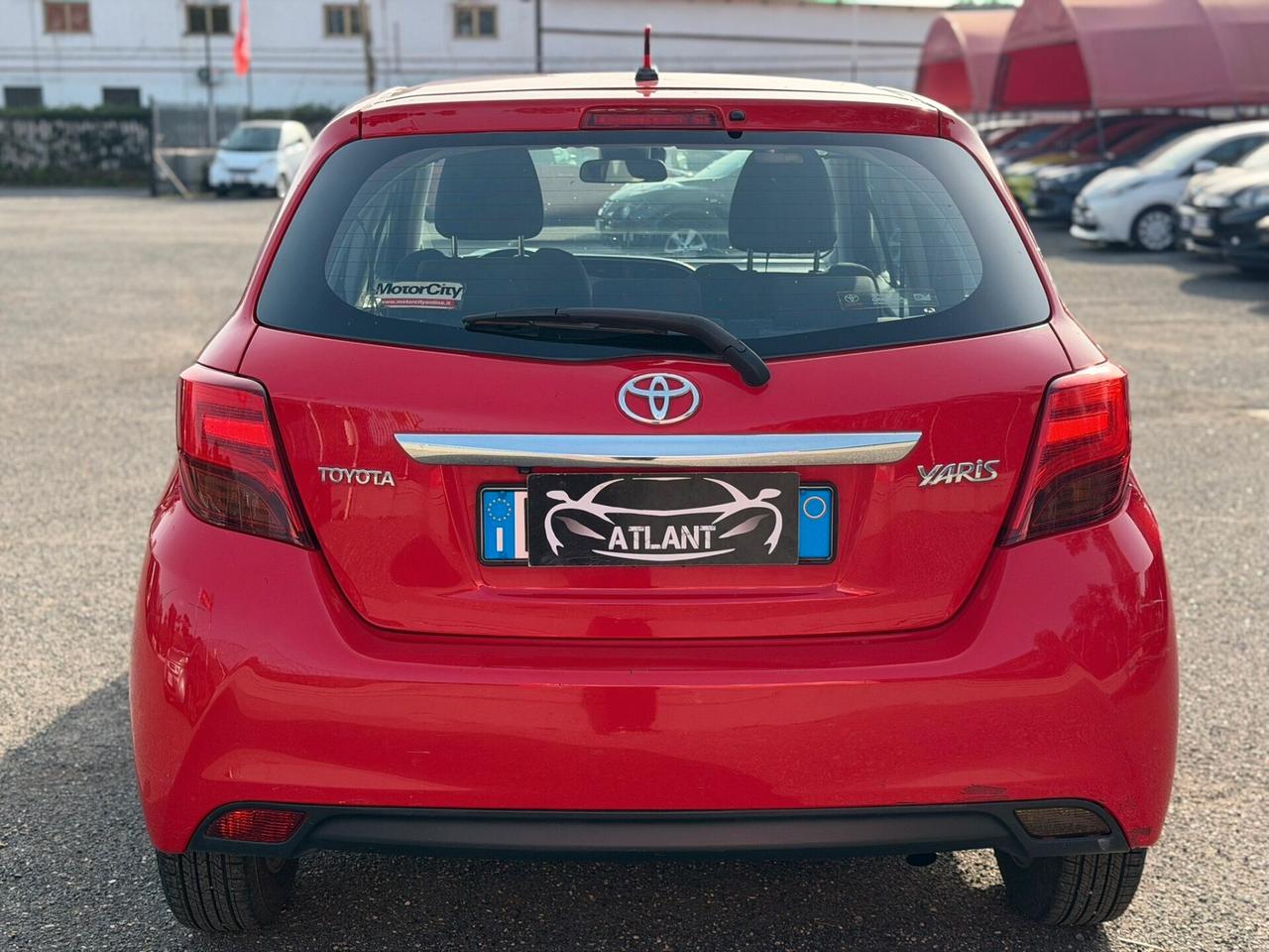 Toyota Yaris 1.3 5 porte trend red edition