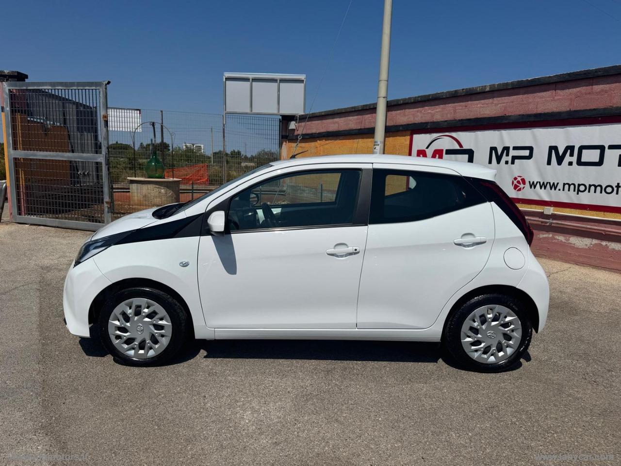 TOYOTA AYGO CONNECT 5P. AUTOMATICA 1.0 72CV