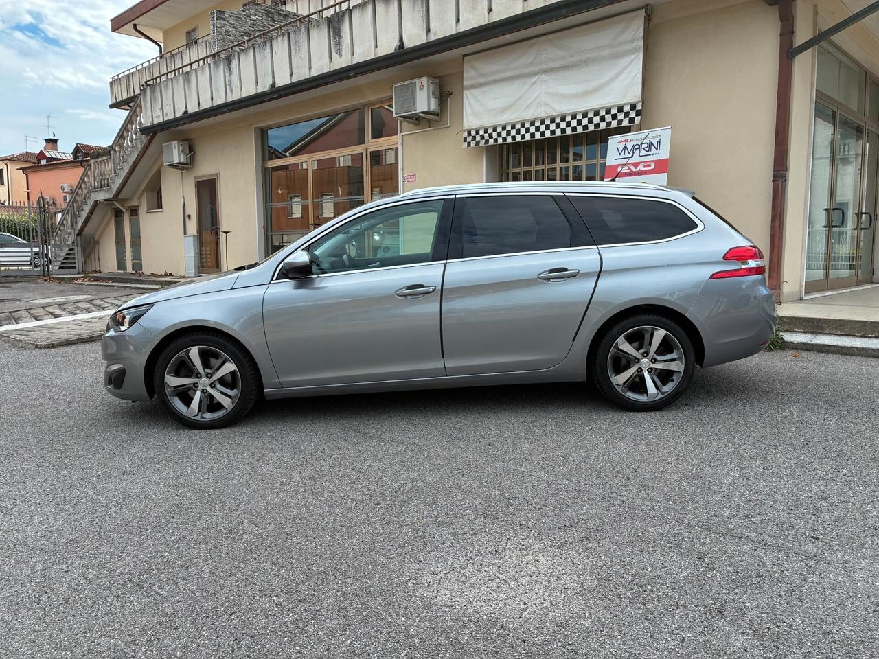 Peugeot 308 BlueHDi 150 S&S SW Allure