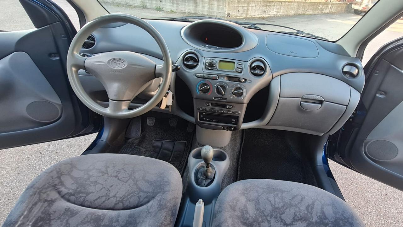 Toyota Yaris 1.0i 16V cat 5 porte Sol