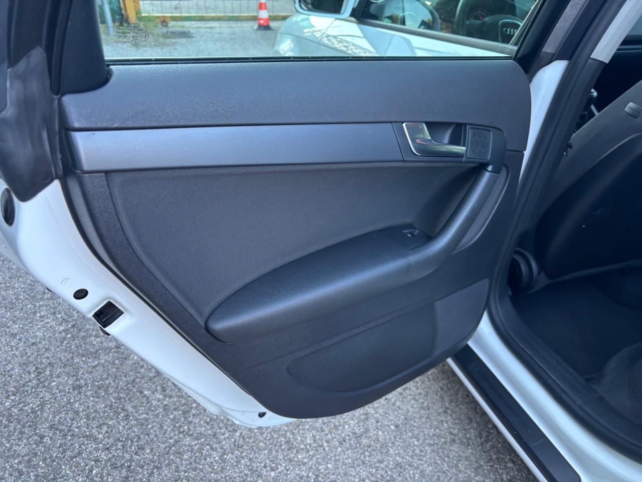Audi A3 SPB 1.6 TDI 105 CV OK NEOPATENTATI