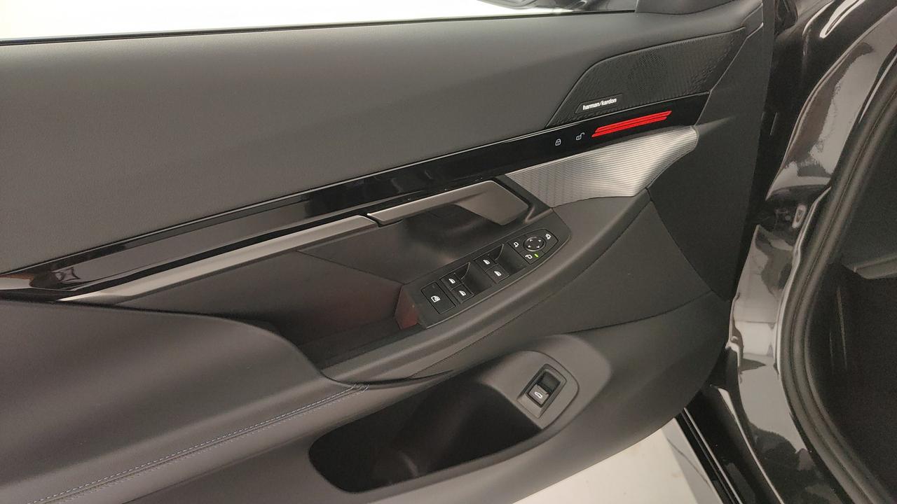 BMW Serie 5 G61 2024 Touring - 520d Touring 48V xdrive MSport Pro auto