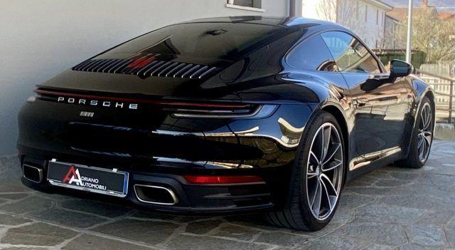PORSCHE 911 Carrera 4