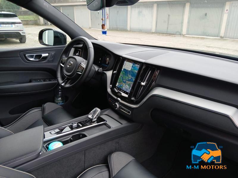 Volvo XC60 2.0 b4 Plus Dark auto N1