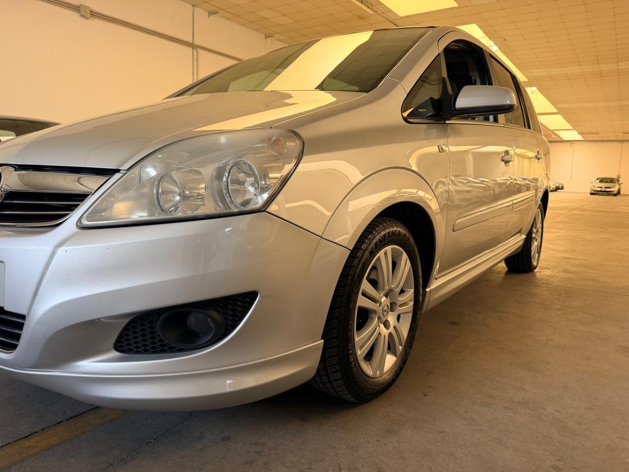 Opel Zafira 1.6 16V ecoM 94CV Cosmo 7 POSTI