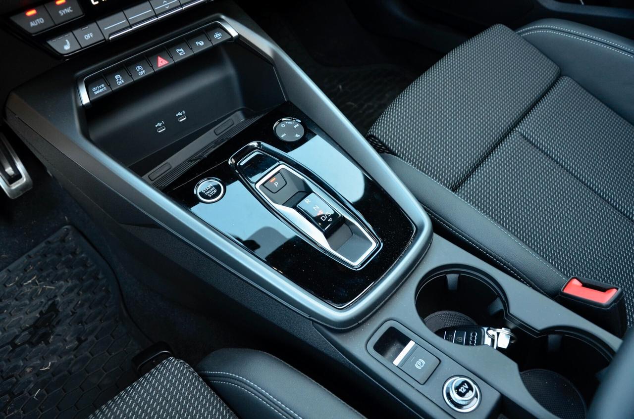 AUDI A3 SPORTBACK 1.5 TFSI MHEV S-LINE INT+EXT 150cv S-TRONIC, GARANZIA UFF AUDI, EURO 6E, TETTO, HI-FI SONOS, 19", RETROCAMERA, PERMUTE