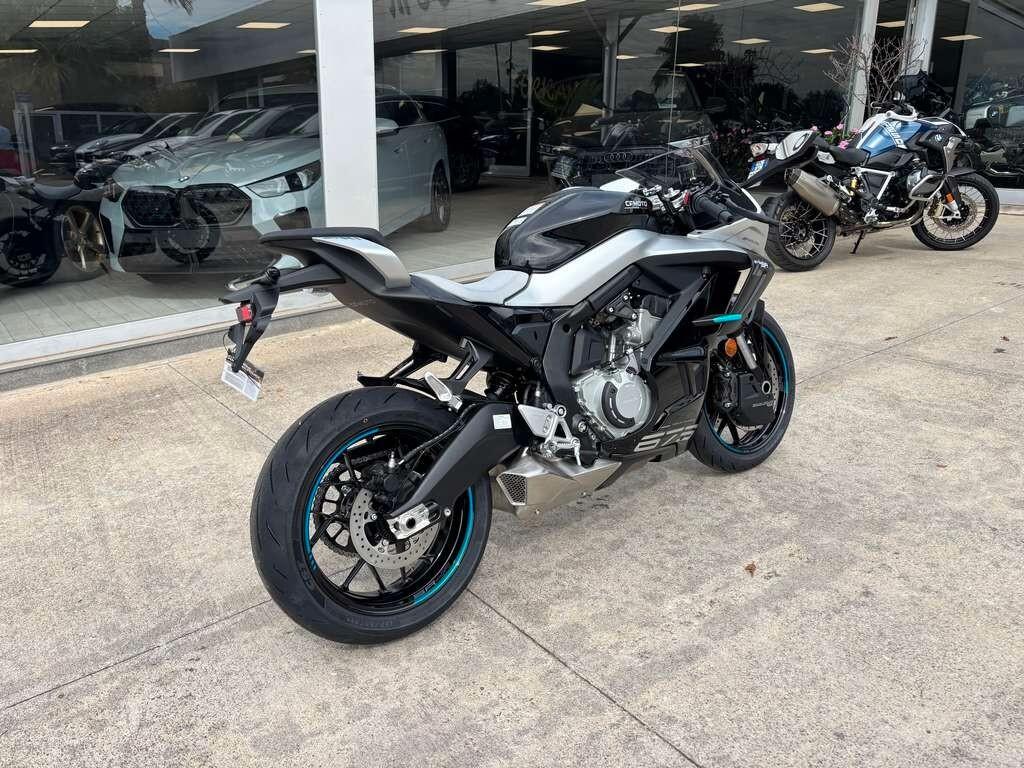 CfMoto 675 sr-r piccolo mostriciattolo a 75 euro al mese senza anticipo