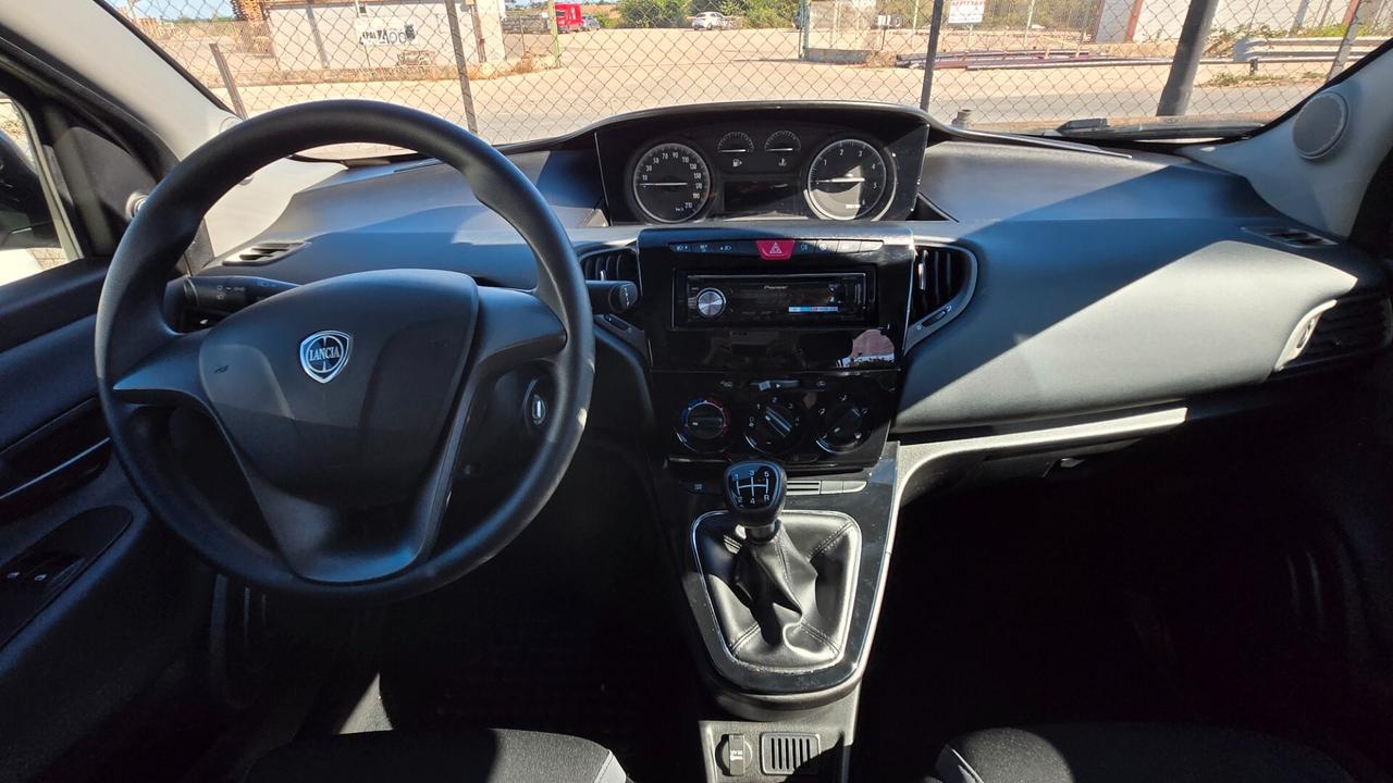 Lancia Ypsilon 1.3 MJT 16V 80 CV 5 porte S&S Silver