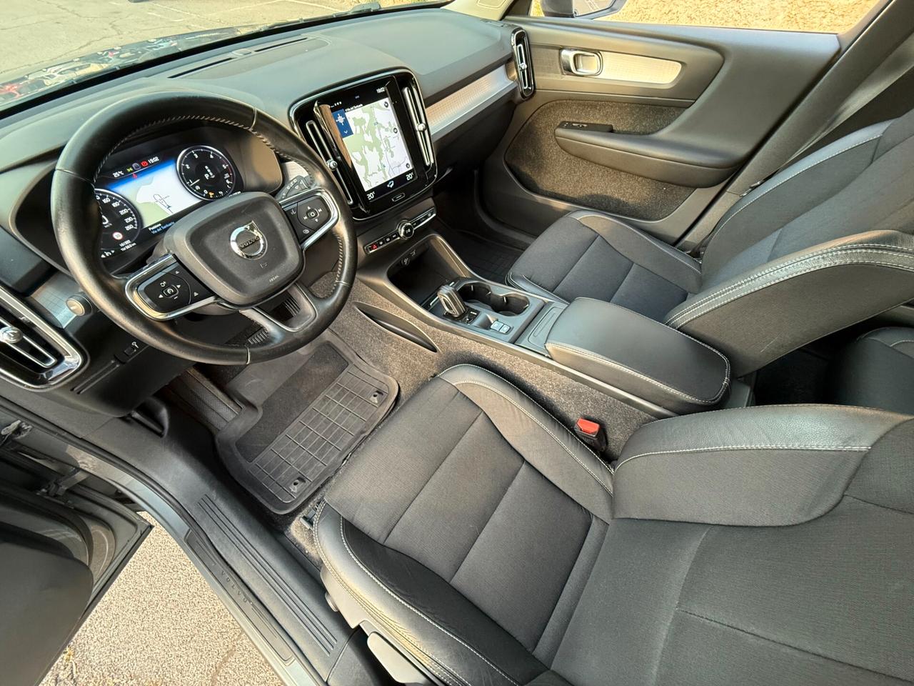 Volvo XC40 D4 AWD/2.0 150 CV/CERCHI 19"/TAGLIANDI VOLVO