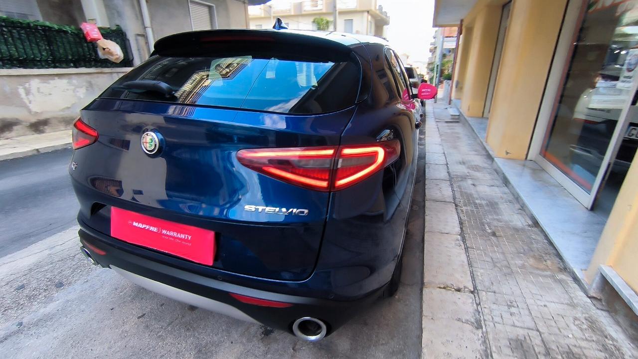 Alfa Romeo Stelvio 2.2 Turbodiesel 180 CV AT8 Q4 Business