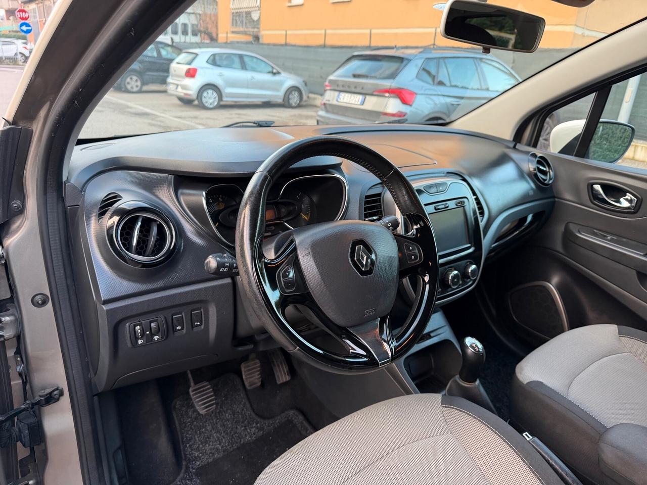 Renault Captur 1.5 dci - NEOP. - NAV. - 12 MESI DI GARANZIA -